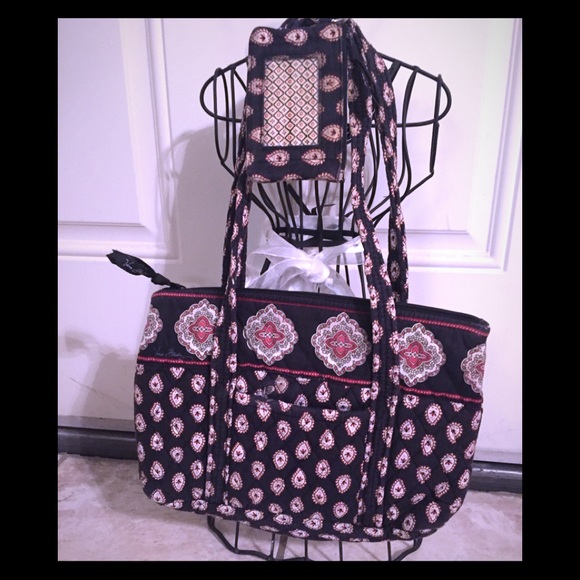 Vera Bradley Handbags - 😳Final dRoP😩Vera Bradley Bag w/ photo ID wallet